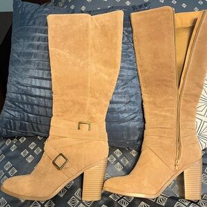 Women’s tall zip heeled boots